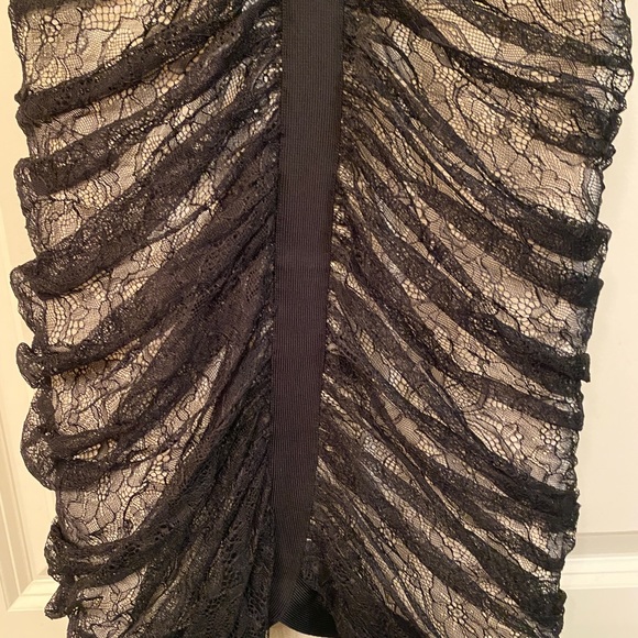 Rusched black lace dress - Picture 4 of 8